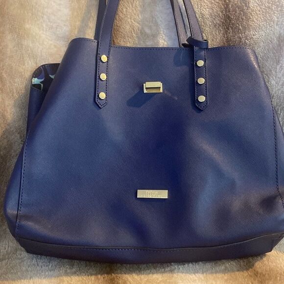 Trina turk navy bag .. excellent condition - Picture 1 of 9